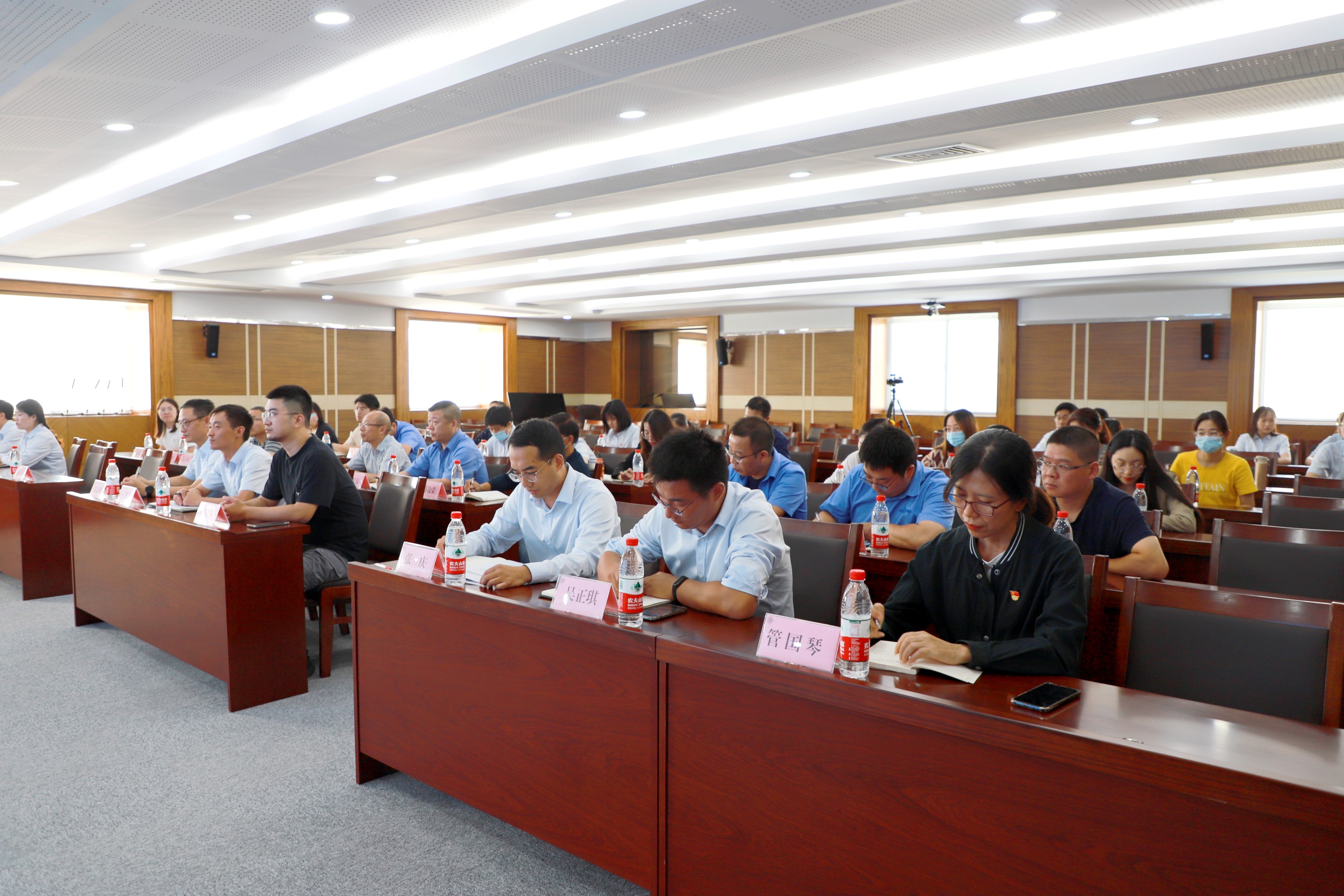 巅峰国际集团开展纪检监察业务培训暨警示教育会议